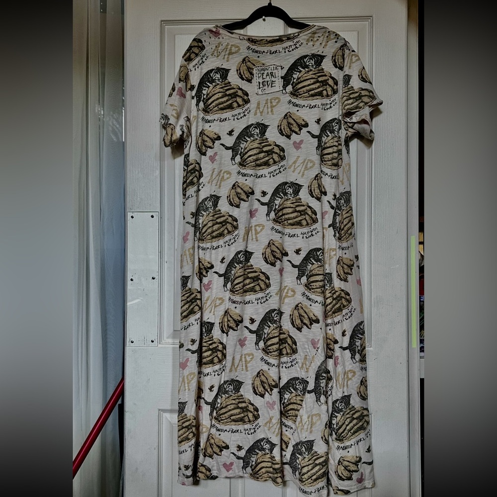 Magnolia Pearl Cat Graphic T Shirt Dress - Black and Tan - Picture 4 of 9
